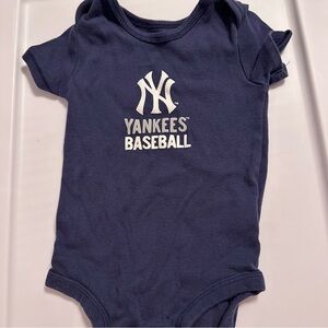 New York Yankees Baby Onesie 9 Months unisex